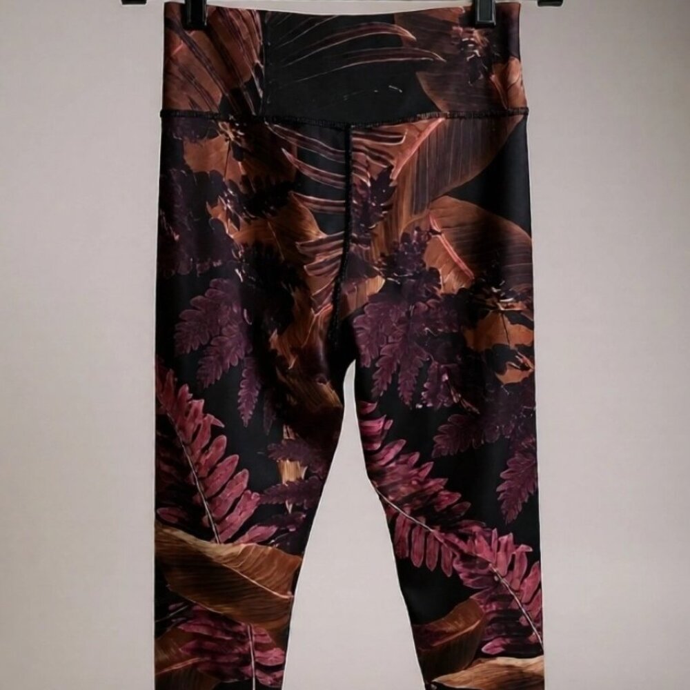 Body Language Tropical Leaf Leggings – Size Medium